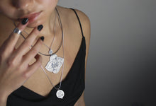 Charger l'image dans la galerie, Layer several necklaces with Luna Ciclo