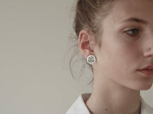 Charger l'image dans la galerie, Boucles d'oreilles clous en argent - Luna Ciclo