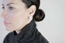 Charger l'image dans la galerie, Boucles d'oreilles Puces Argent - Cellule Unique - Alma