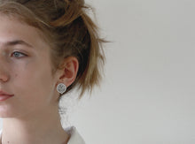 Charger l'image dans la galerie, Boucles d'oreilles clous en argent - Luna Ciclo