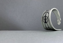 Charger l'image dans la galerie, Bague Gravée Argent - Connexion Micro-Macro