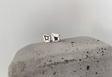Charger l'image dans la galerie, Boucles d'oreilles clous en argent - Soul Prism