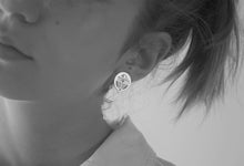 Charger l'image dans la galerie, Boucles d'oreilles clous en argent - Luna Ciclo