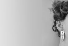 Charger l'image dans la galerie, Boucles d'oreilles longues clous en argent - Balance Me