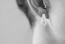 Charger l'image dans la galerie, Boucles d'oreilles à tige en argent - Cellule unique - ByuByu